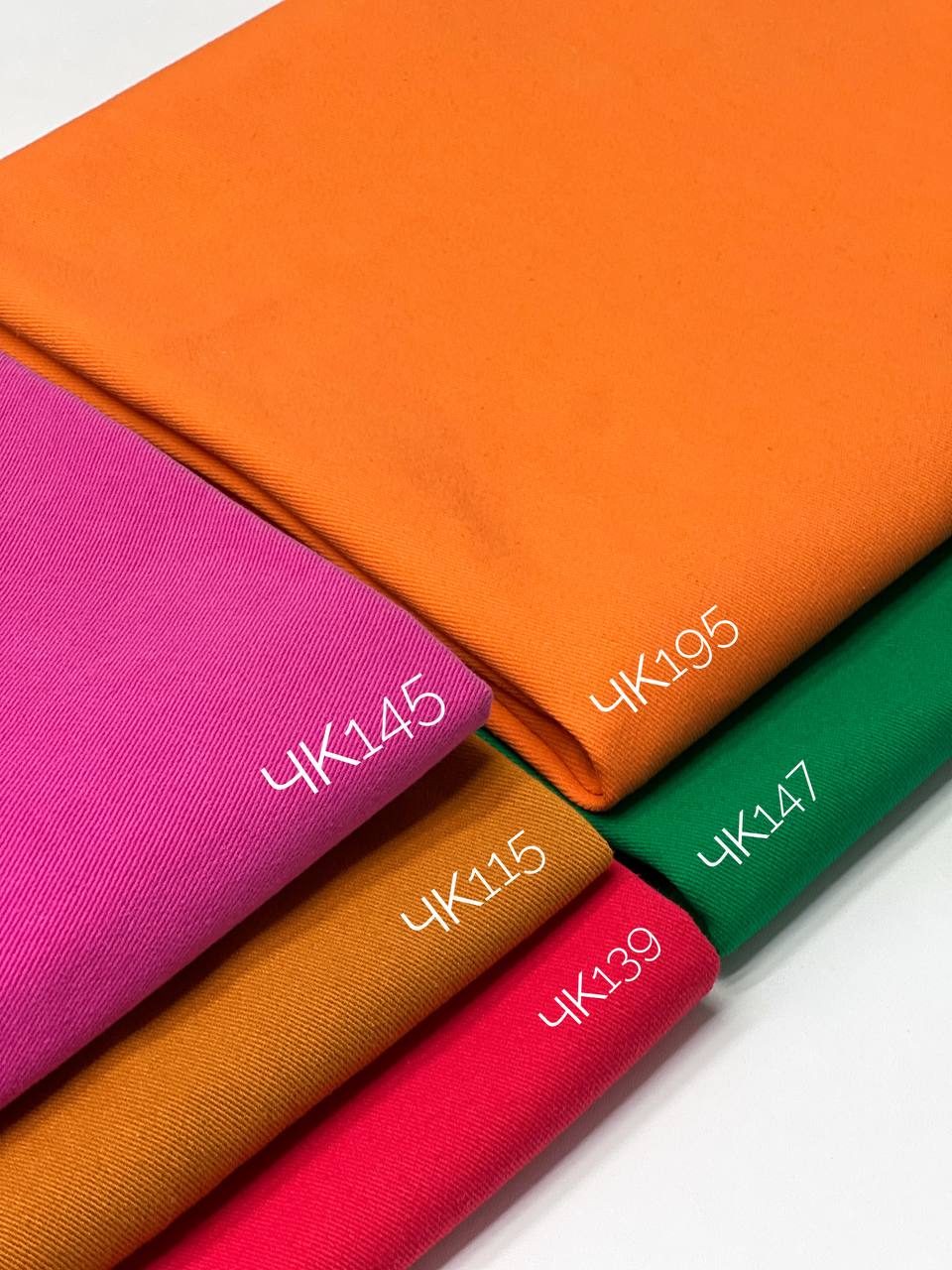 чёрный 5930a710-c762-442d-a8b0-af88936a9e39