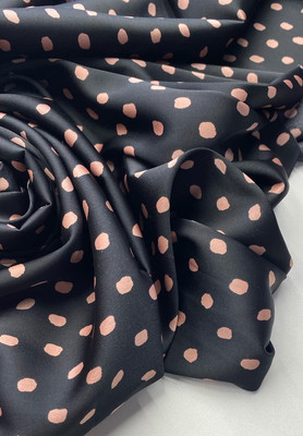 Шелк искусственный Пудр пятныш на черн NICE