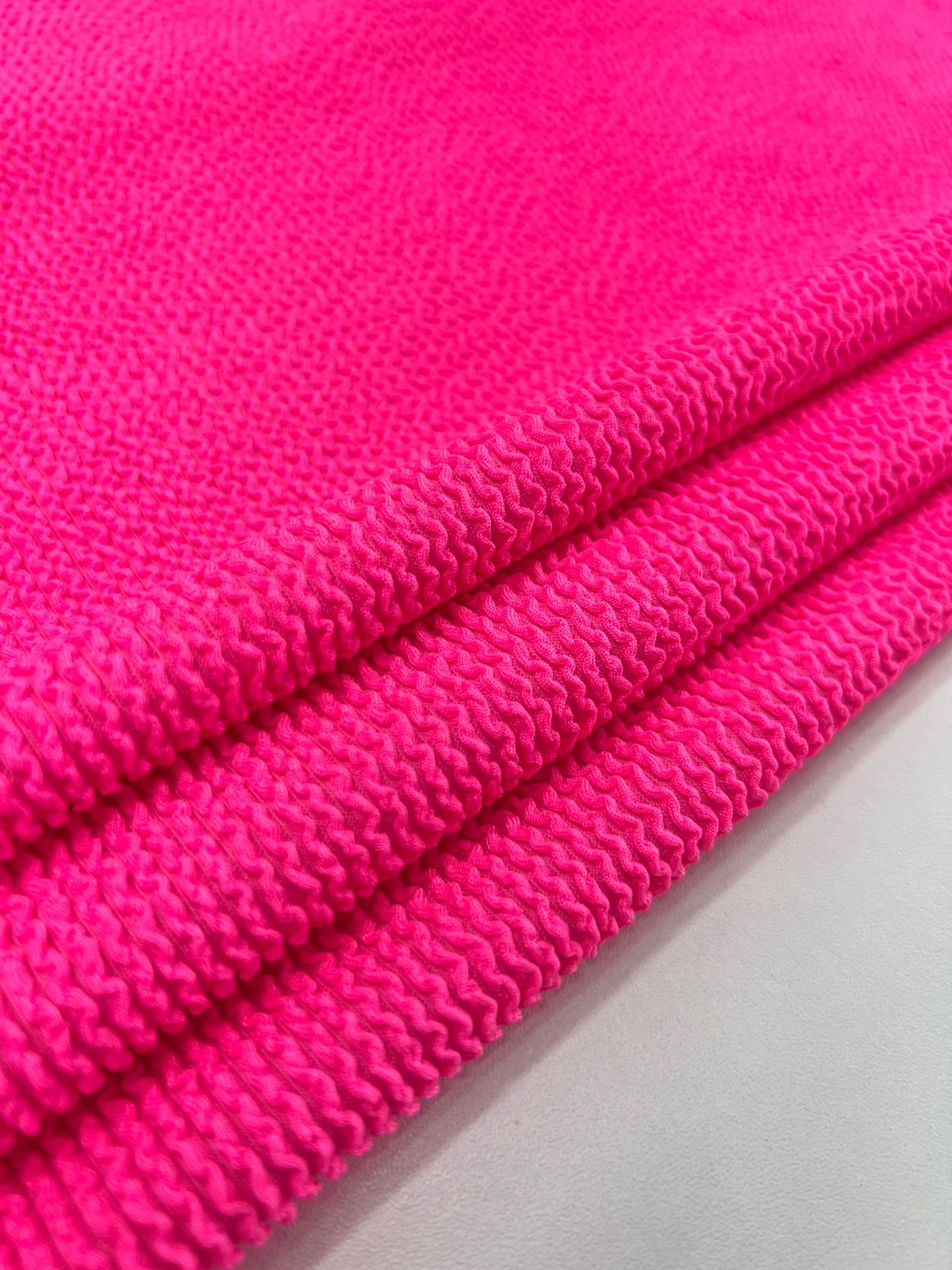 Красный whatsapp image 2025-11-28 at 16.01.521