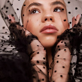 Чёрный/Телесный adc934f6-c08c-4bb4-856c-a372a9cdbc13