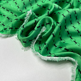 Цепочка на чёрном whatsapp image 2025-11-17 at 111