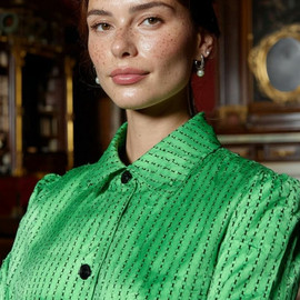 Цепочка на чёрном whatsapp image 2025-11-17 at 13.39.500