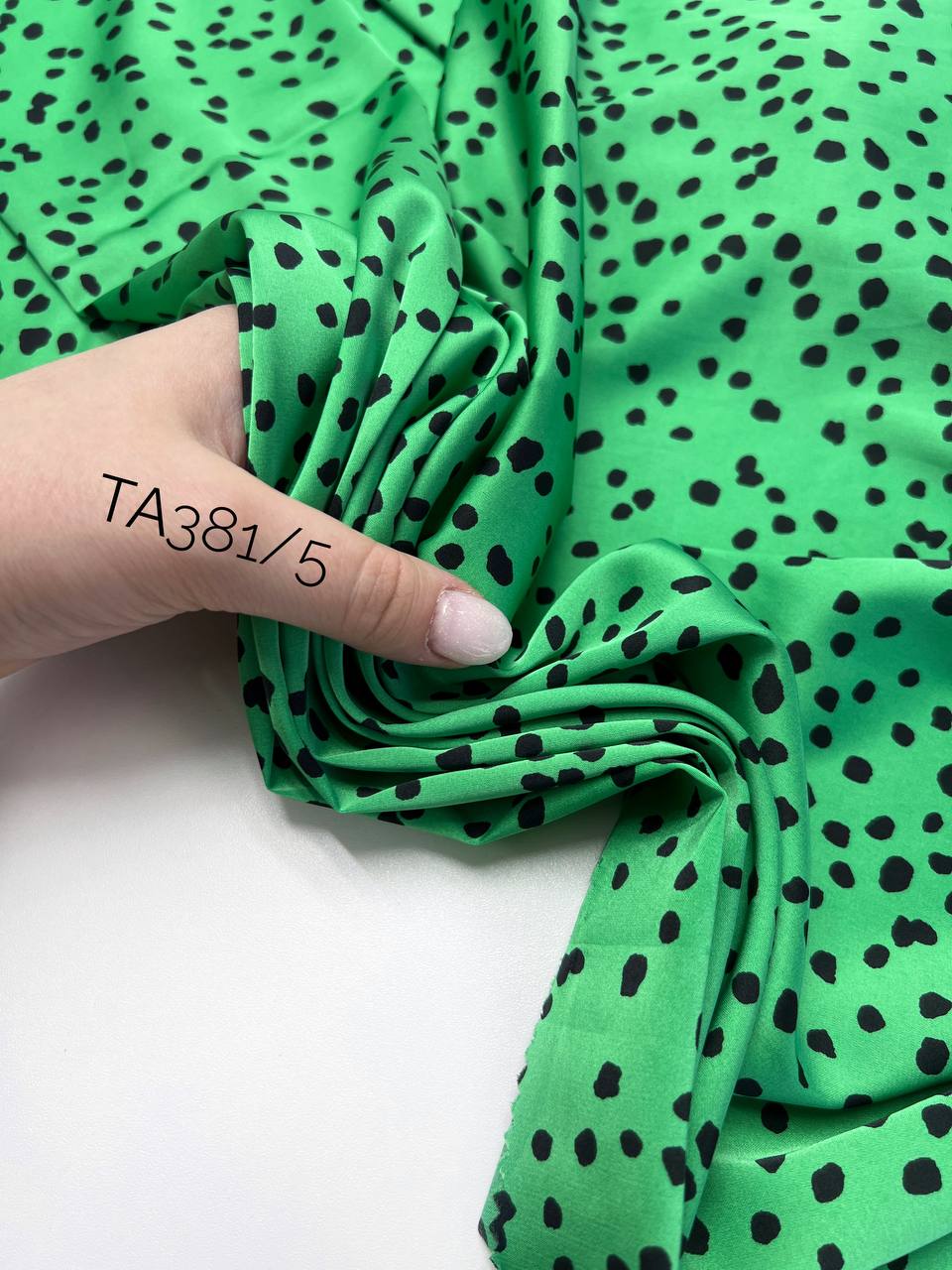 Пятныш на чёрн 792d47d5-b3b9-443d-8d23-782023fcc18a