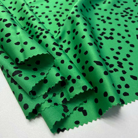 Пятныш на чёрн da1b7ca0-6324-49e5-9481-626b72322852