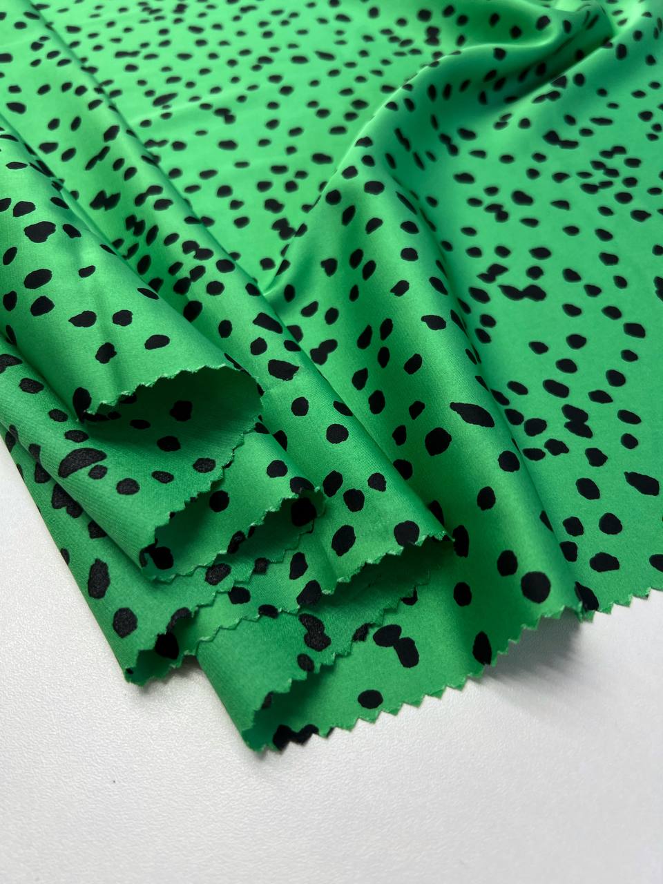 Пятныш на чёрн da1b7ca0-6324-49e5-9481-626b72322852