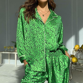 Пятныш на чёрн f6f27762-9247-436a-91ff-59267fe5b65a