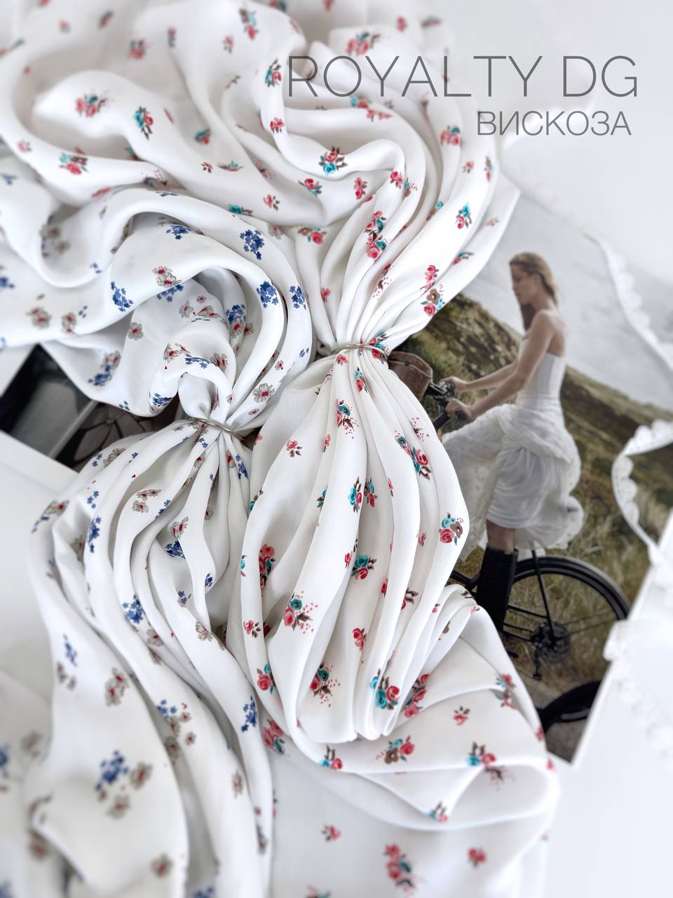 Роз голуб букет на айвори whatsapp image 2025-12-01 at 11.57.35