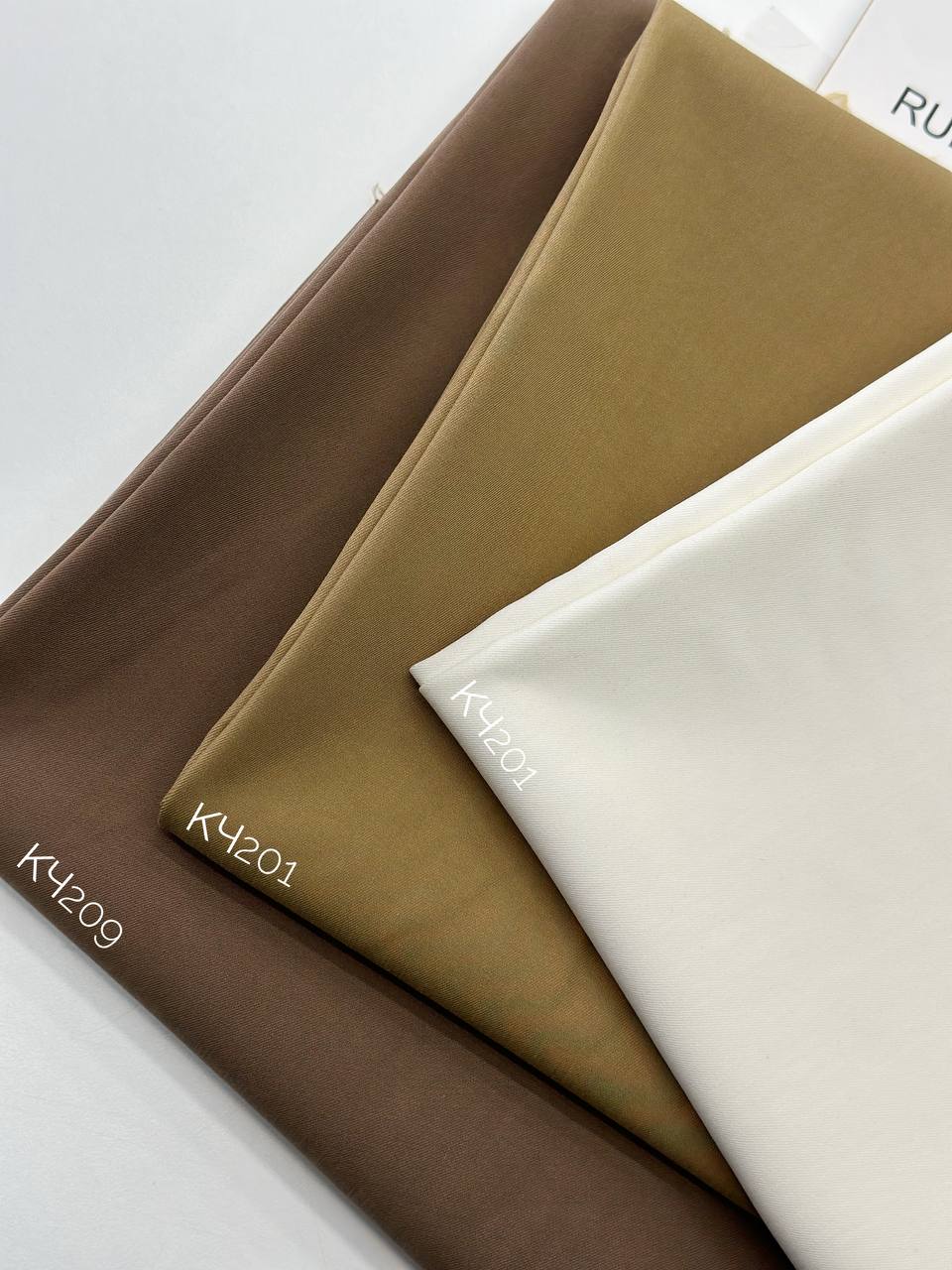 VELOUR 452a9624-612a-44ac-965d-4112203c33af
