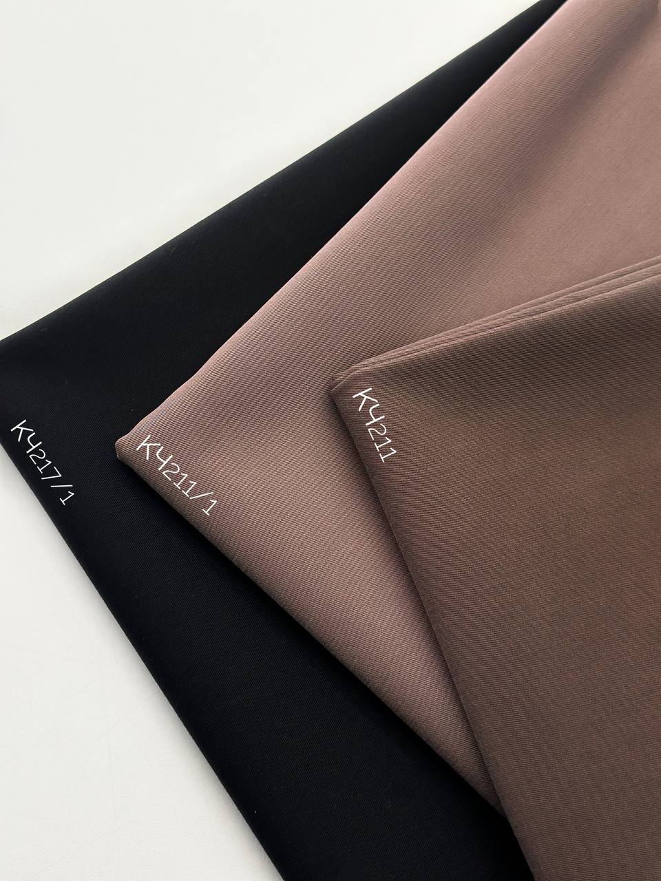 VELOUR 644f17ed-2a7a-46ac-95d2-e0a0899c95c8