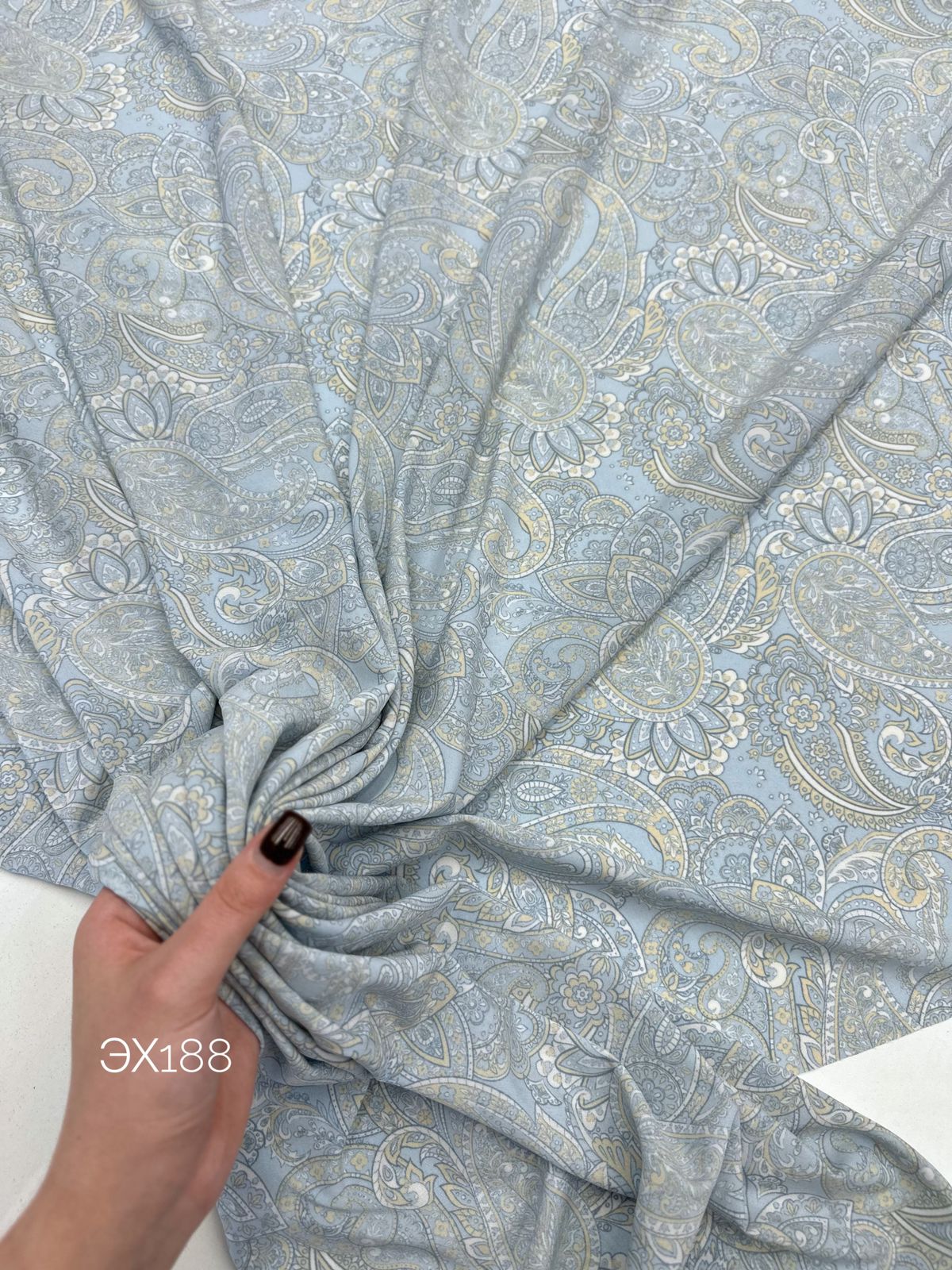 На голубом 5c15143e-2c36-4021-ad54-99b5d6994ef2