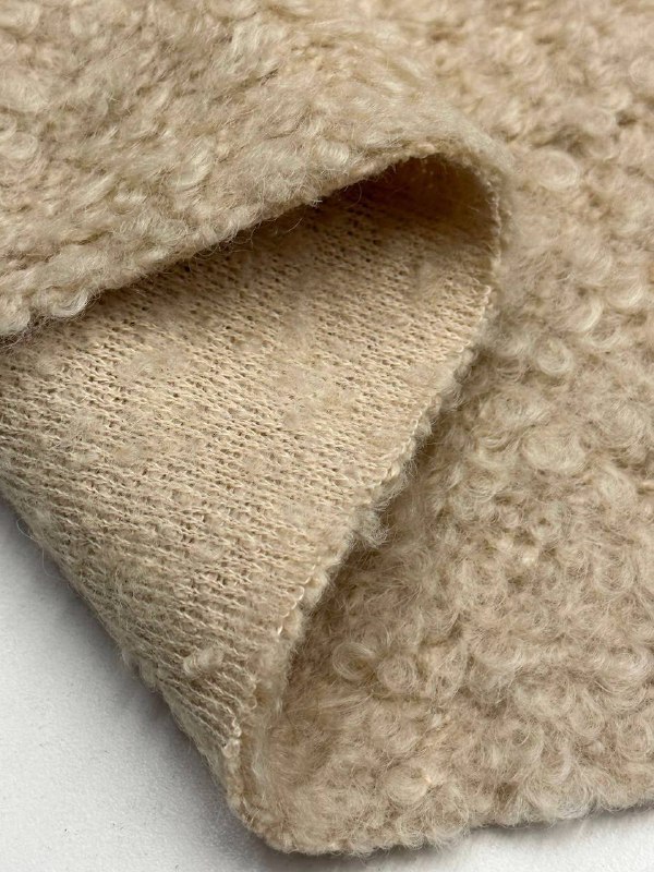 Серобежевый bcbb2d2e-4bf2-4571-a095-a27f64b6a8b0