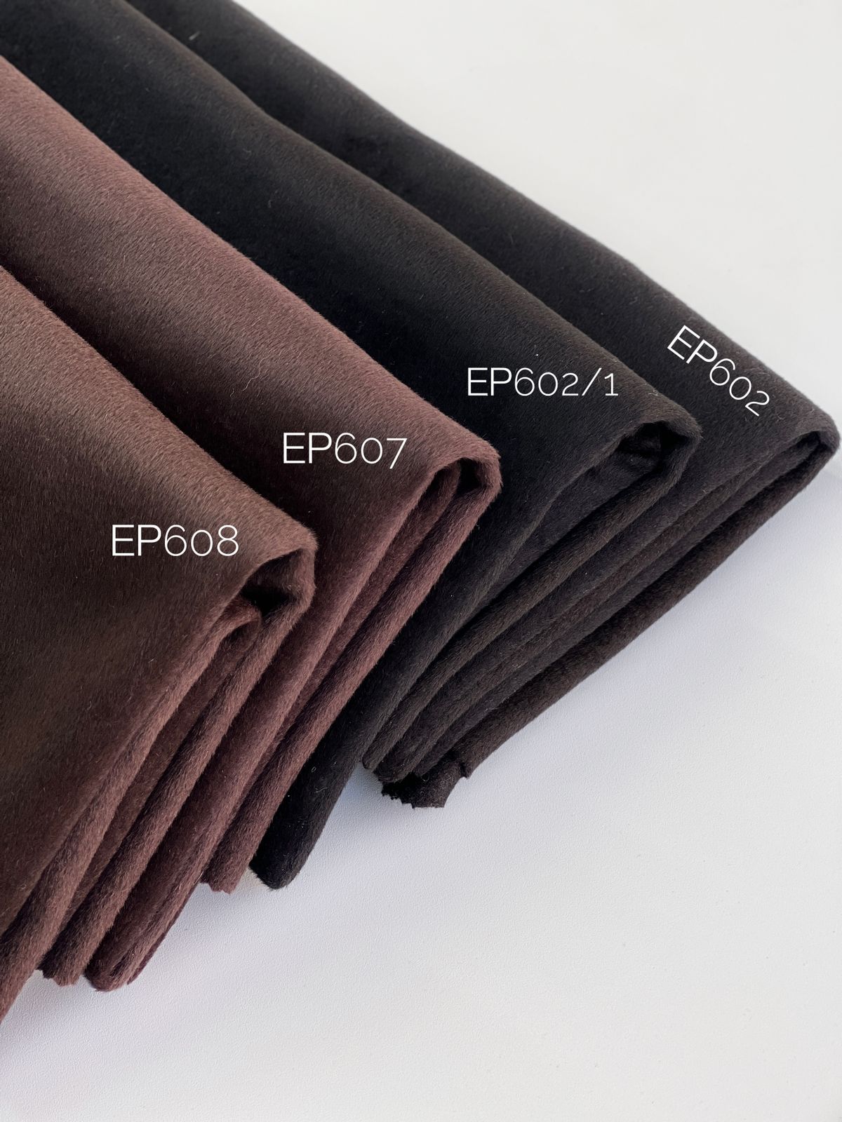 NUDE 6546bba4-b38e-44bb-807d-d24caaa70b43