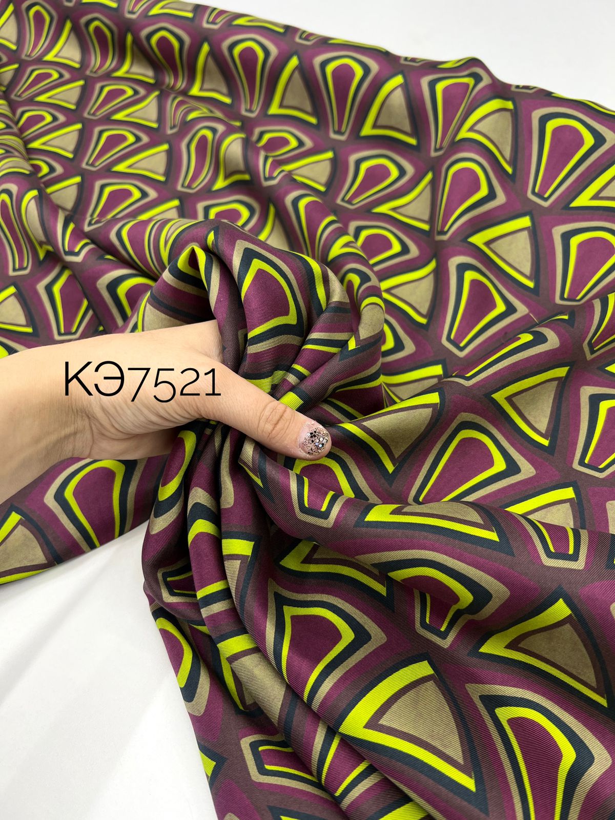 Лайм на бордо 7c62301f-7d3f-4b28-9e92-8026ca047435