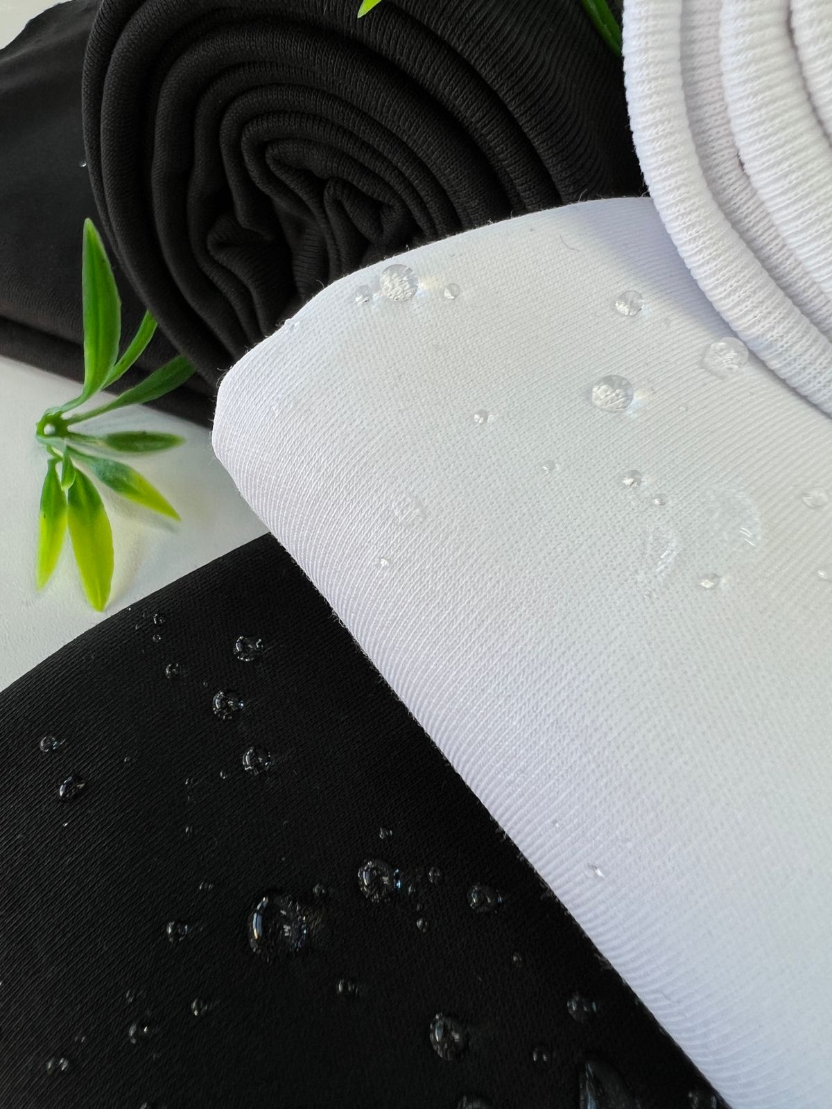 WATERPROOF 703e0c3b-fdac-4d9a-9dd4-a177bc886996