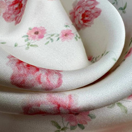 Розовые на айвори 5dcadfe8-f849-4f4f-b233-fb018736940f