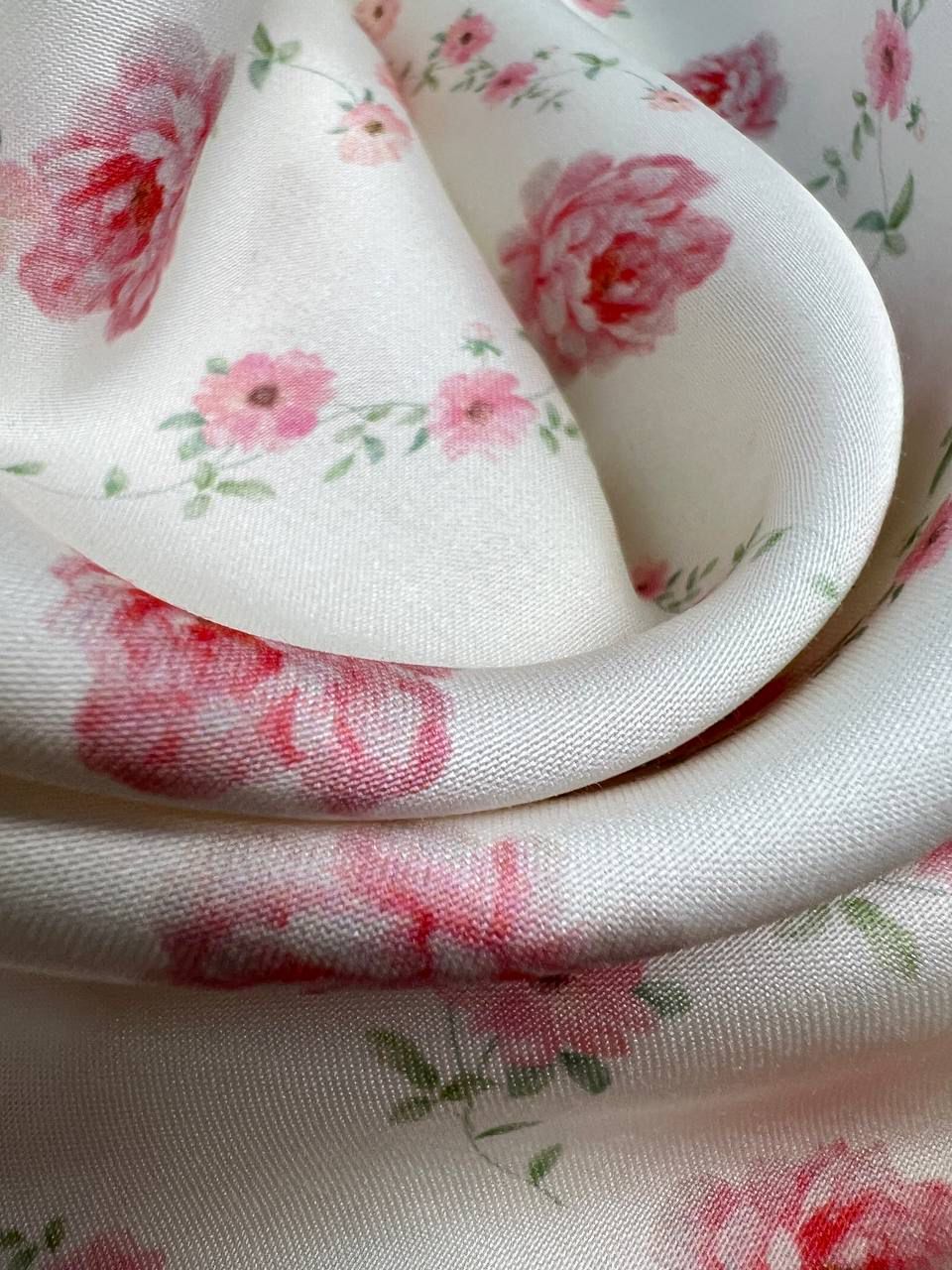 Розовые на айвори 5dcadfe8-f849-4f4f-b233-fb018736940f