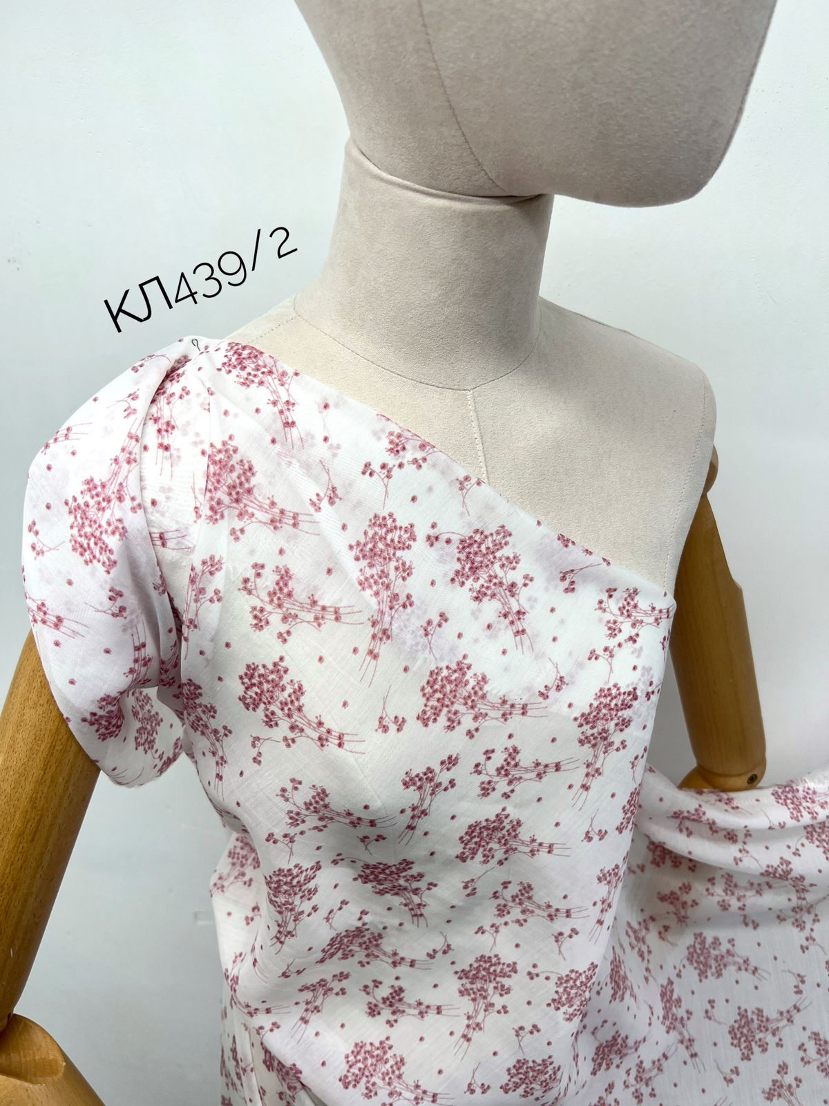 Бордовые 8133febd-1053-4328-9e1e-ed60a875c421