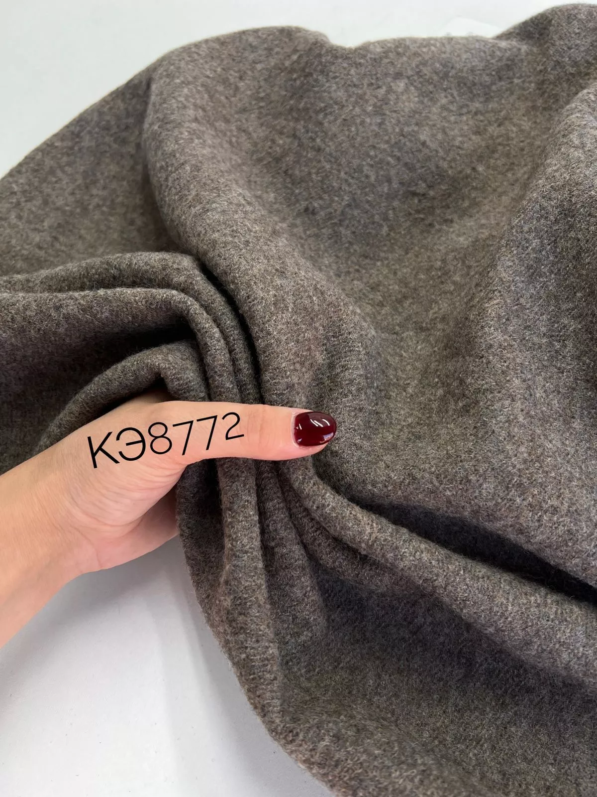 Серобежевый e186bbd0-5a2c-45d3-a989-71aa2325664a