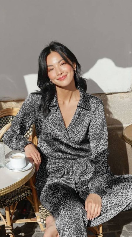 серый 93985a9e-fe20-4d2d-a232-014b677388c9