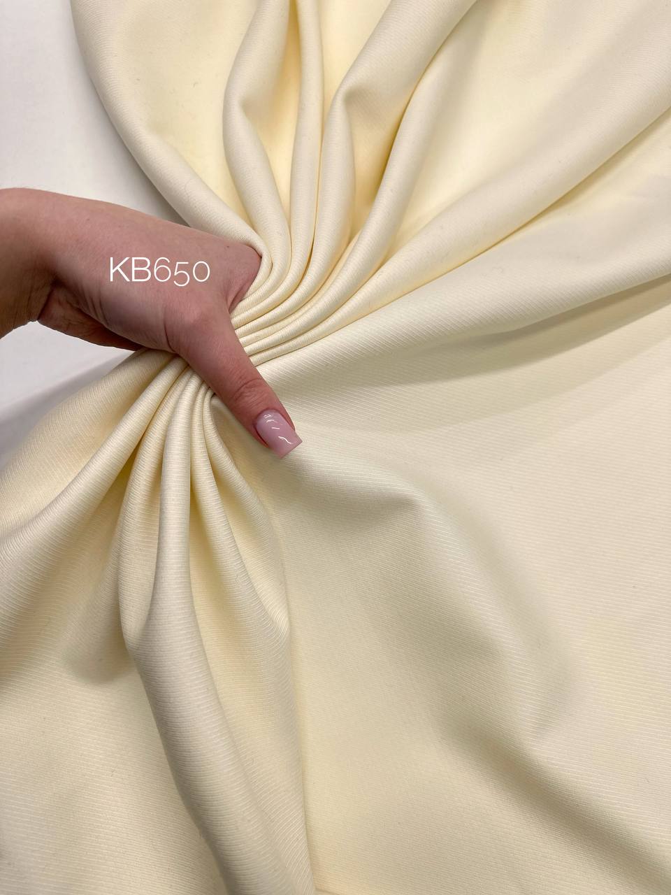 кремовая диагональ 91d5fad5-9f00-432b-9af0-dc13f3c54e4c