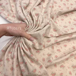 на кремовом 335af64f-0867-4144-84f6-f86f65a1eddf