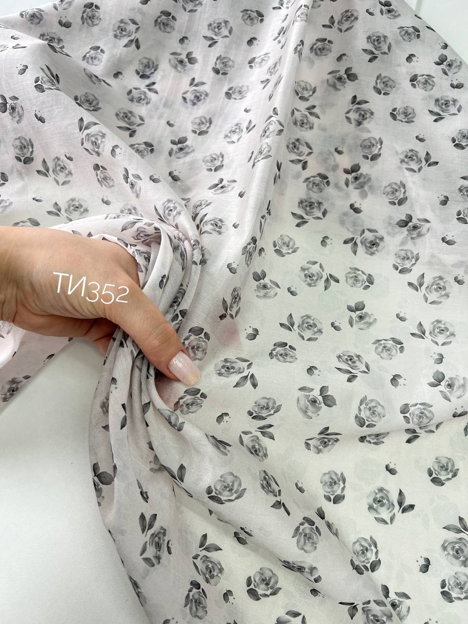 серые a4047f66-72e9-4c91-8d23-cb221fffbd88