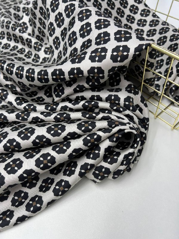 шоколадный на кремовом db99a463-3c0b-406f-8d20-46b29a364136 шоколадный на кремовом db99a463-3c0b-406f-8d20-46b29a364136