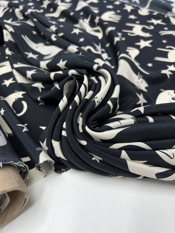 на черном 0c2dd150-389f-49e4-a94d-e1995357d81d на черном 0c2dd150-389f-49e4-a94d-e1995357d81d