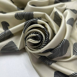 Шёлк сердечки 98dffcd4-0e08-4614-99c0-26041ff79dff