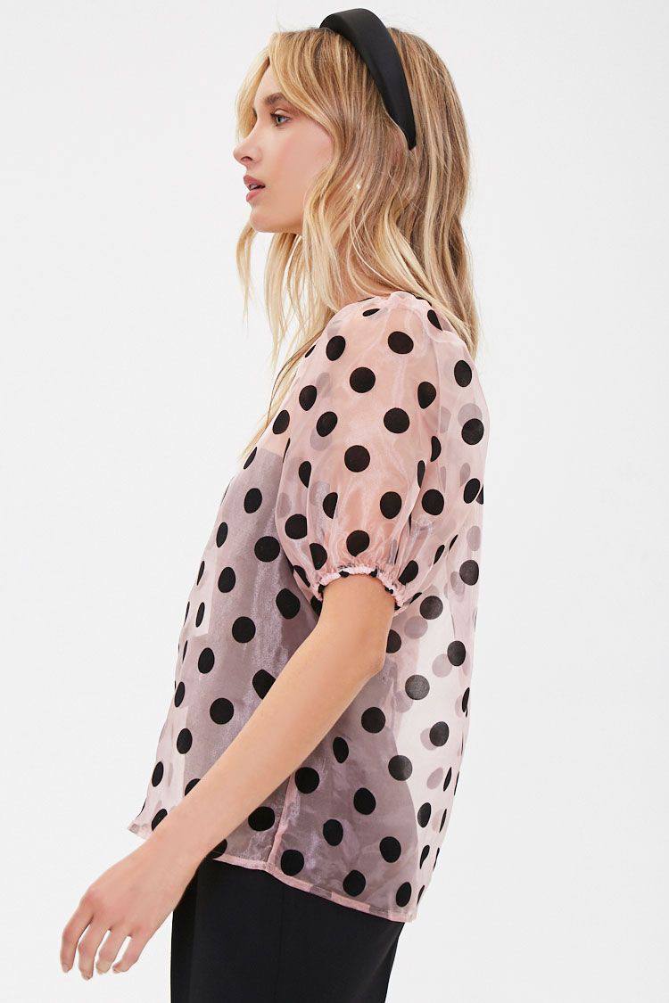 на серопудровом 3577a37d-c7b4-4cbf-9f26-e737d9b411ec