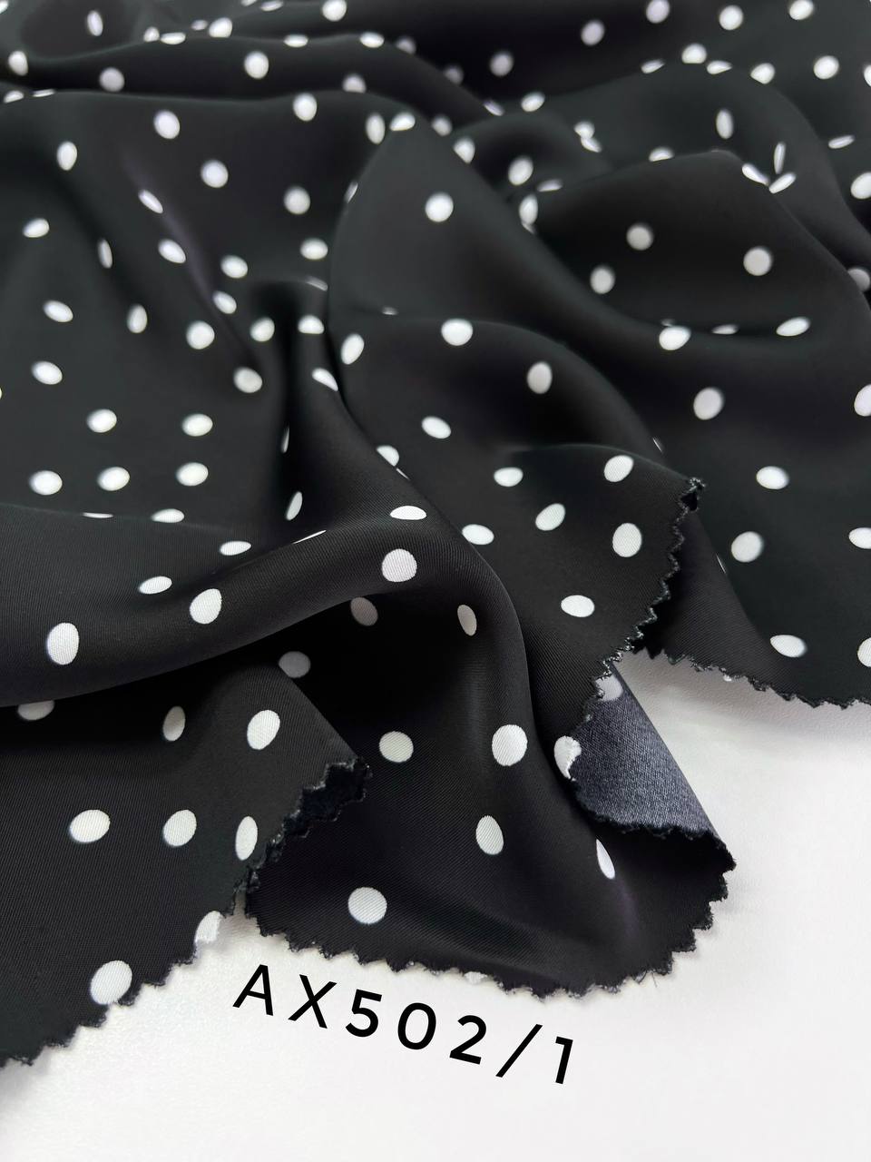 чёрный на айвори photo_2026-01-06_14-17-10