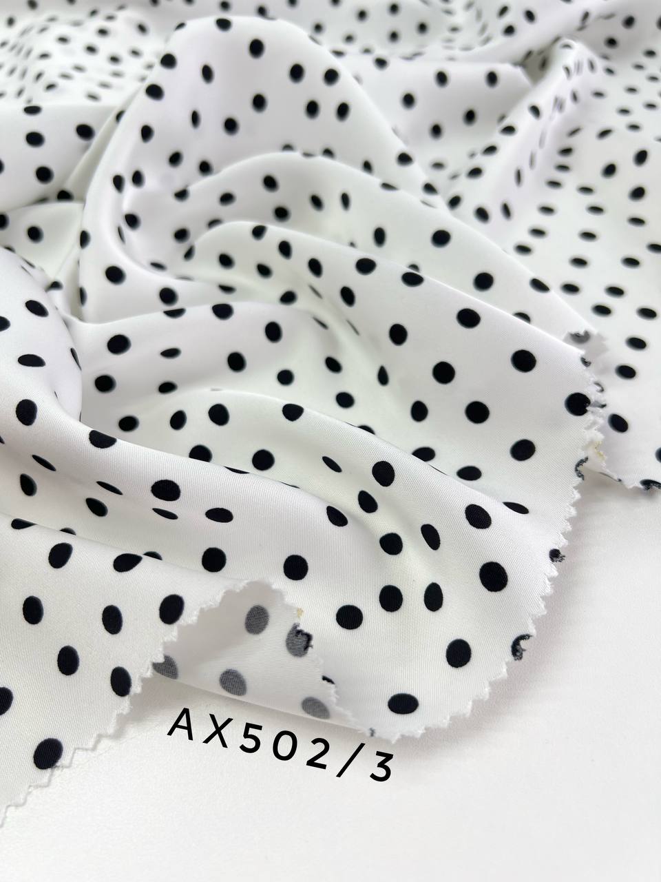 чёрный на айвори photo_2026-01-06_14-17-11