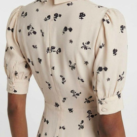 на кремовом photo_2026-02-10_17-31-38