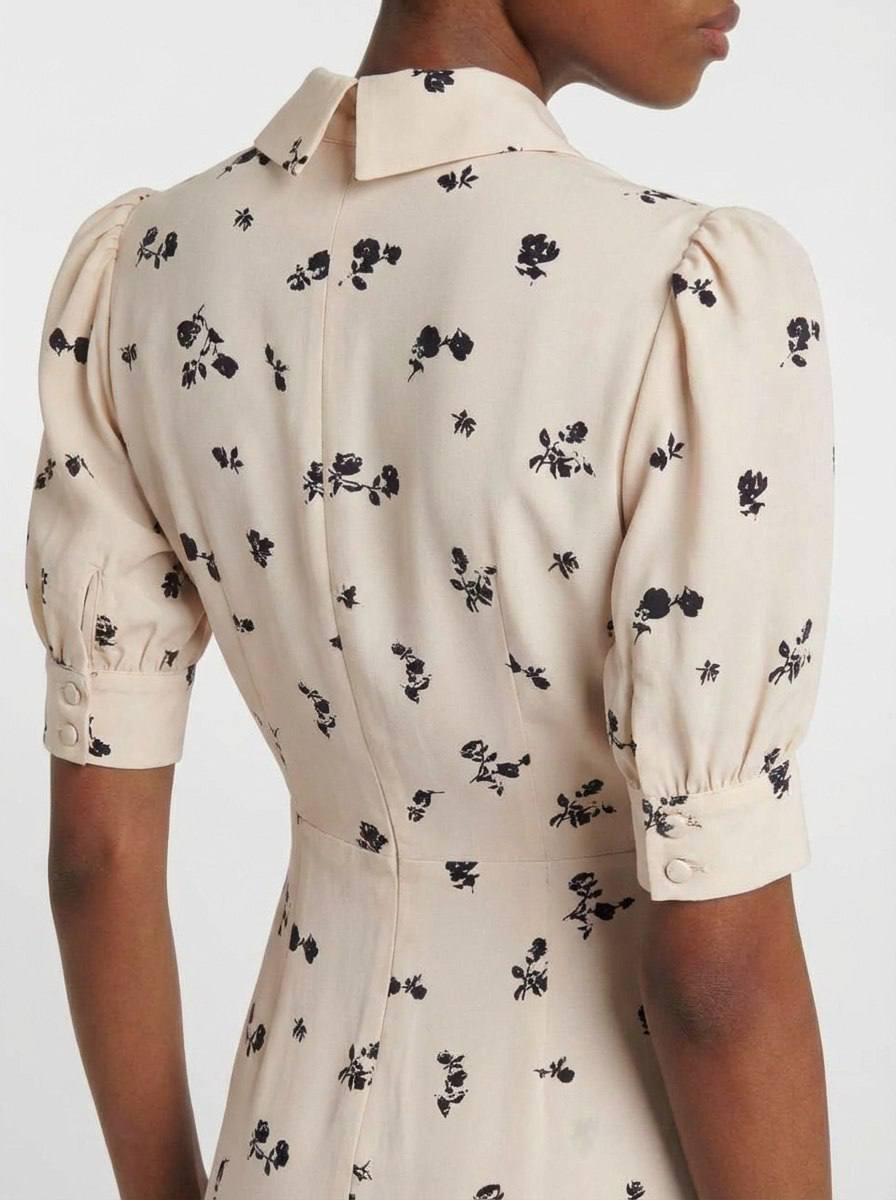 на кремовом photo_2026-02-10_17-31-38