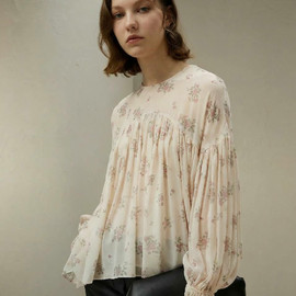 на кремовом photo_2026-03-17_13-06-47