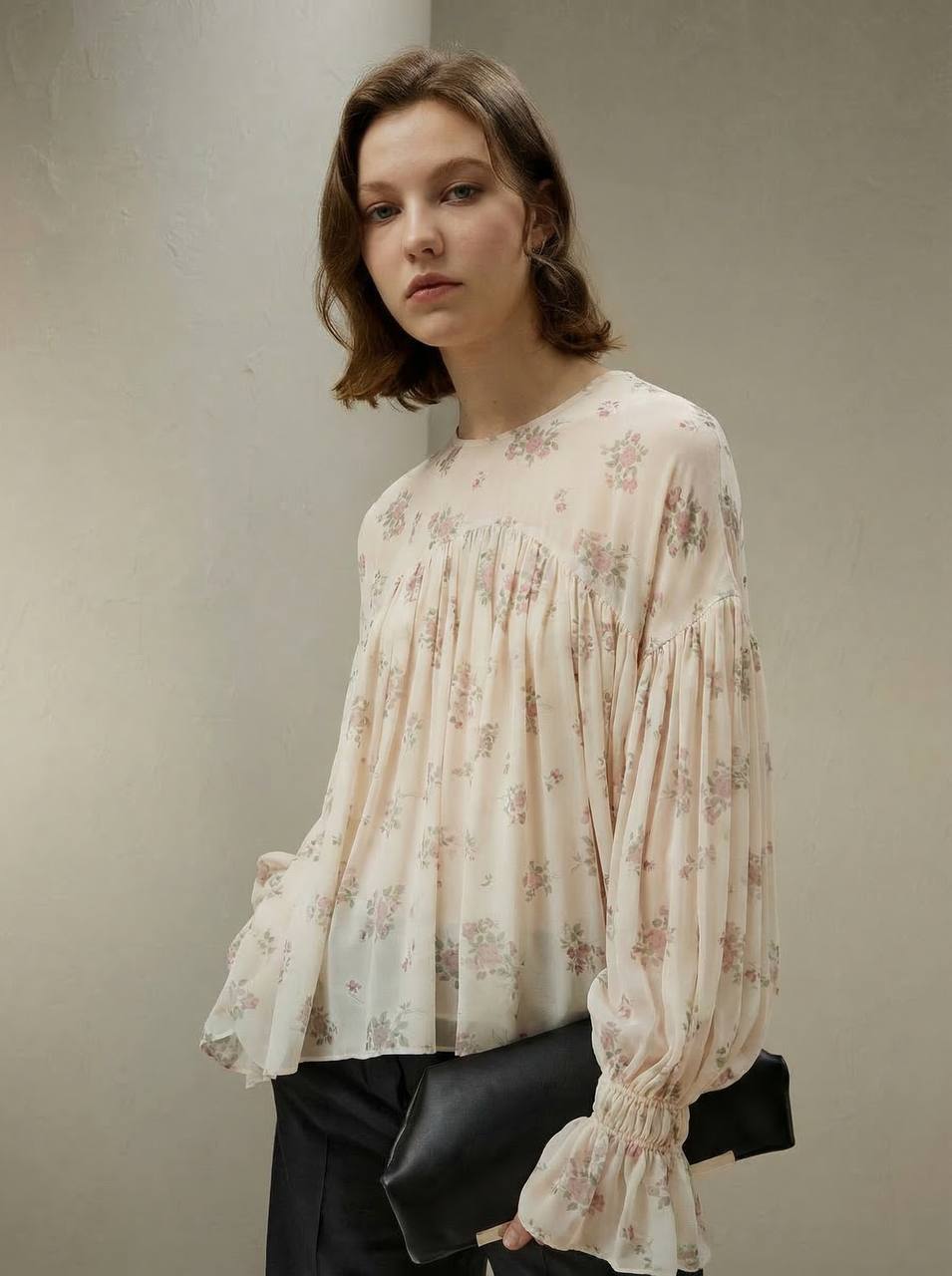 на кремовом photo_2026-03-17_13-06-47