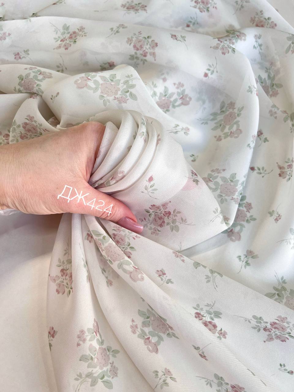 на кремовом photo_2026-03-17_13-06-48