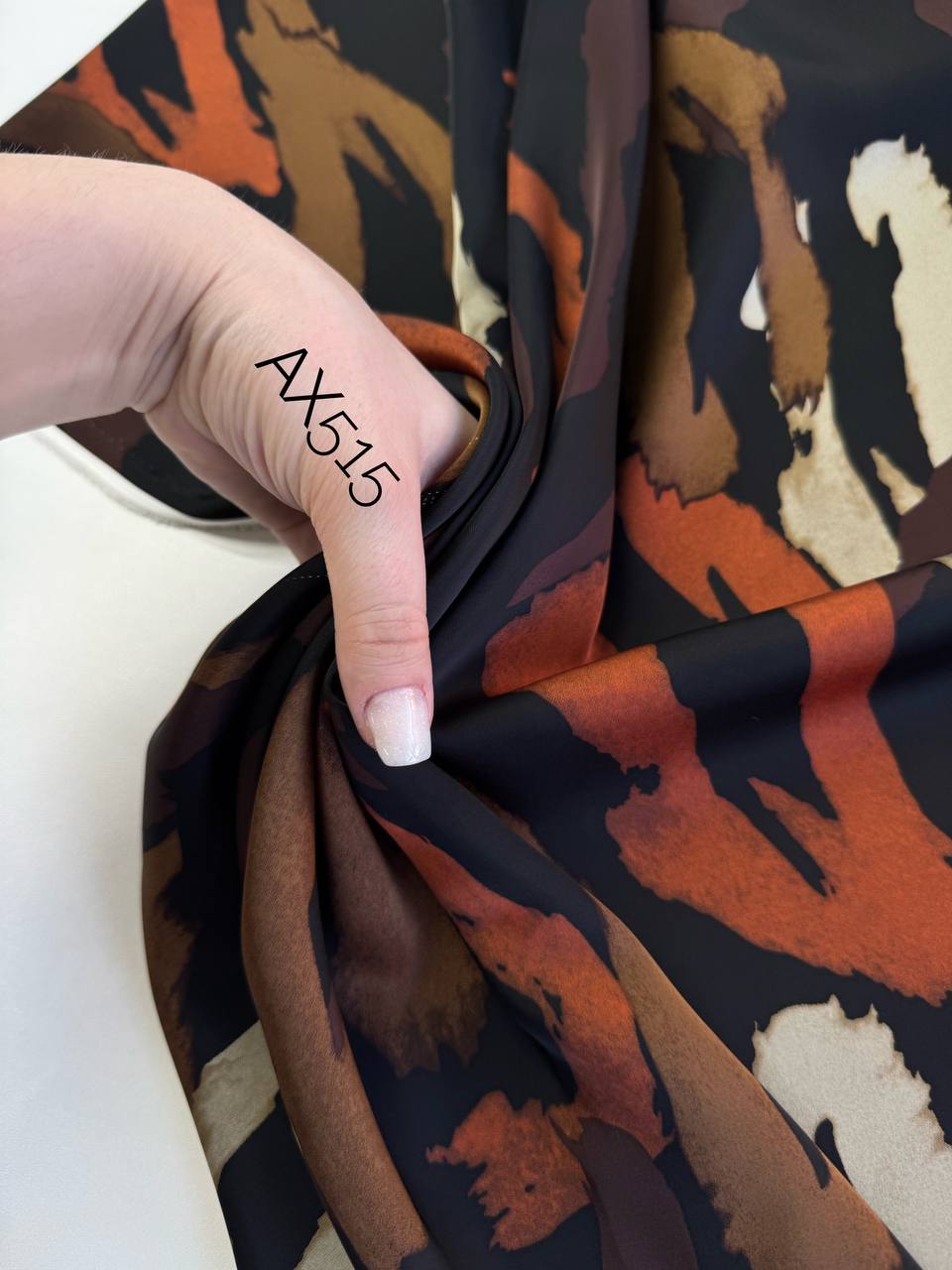 крупные абстрактные мазки photo_2026-04-03_18-43-59