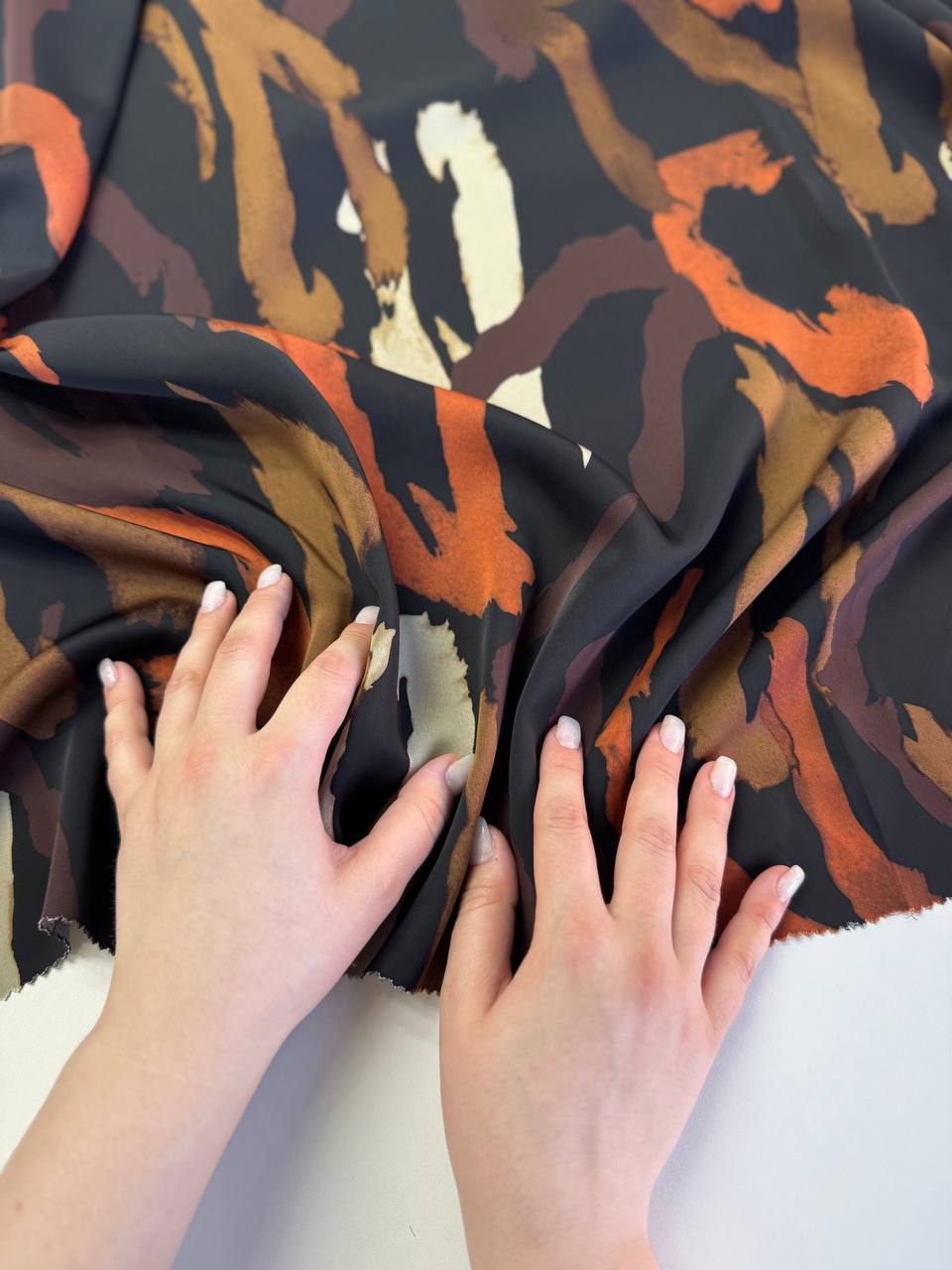 крупные абстрактные мазки photo_2026-04-03_18-44-00