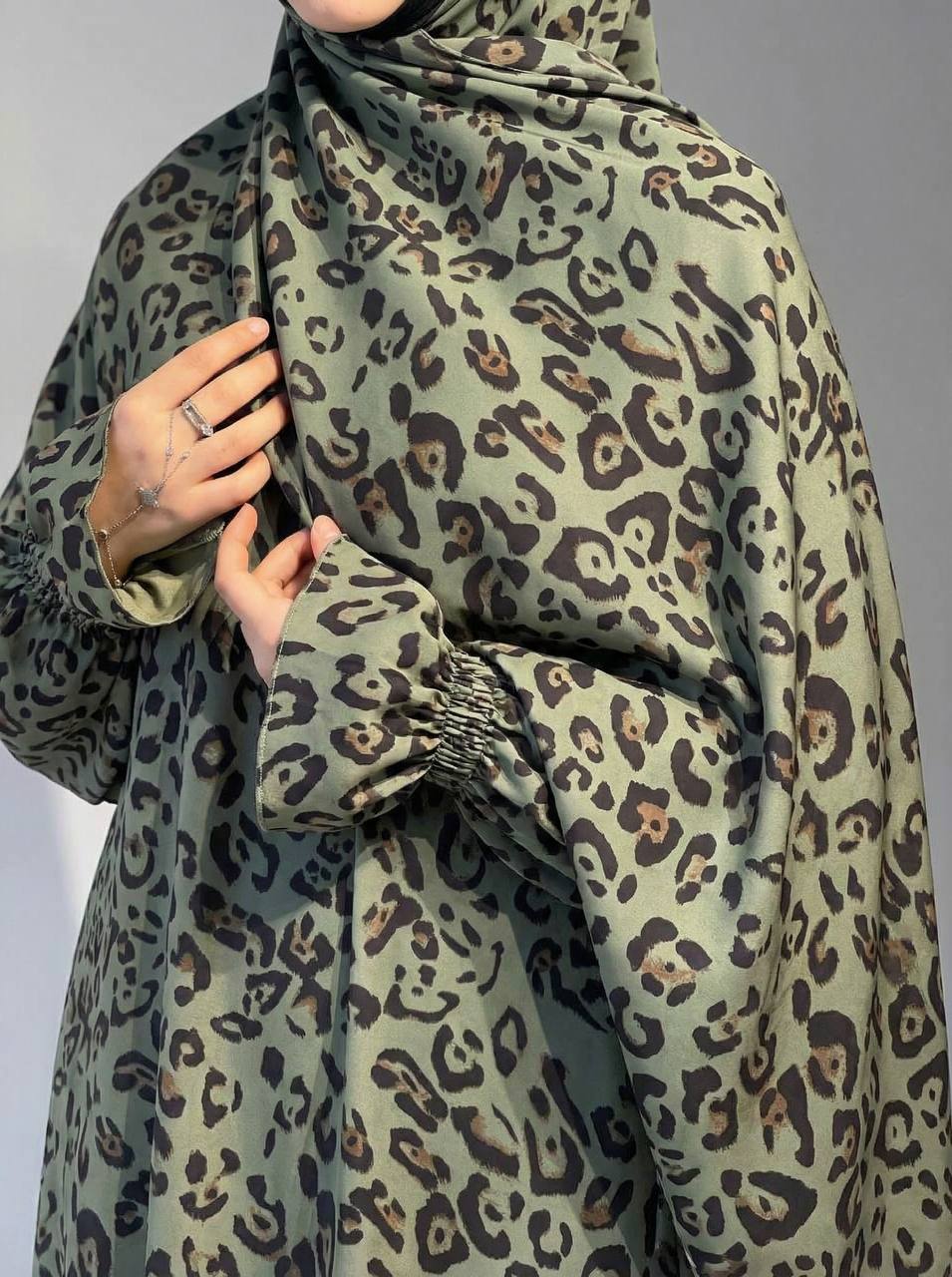 на оливковом photo_2026-04-06_12-44-00