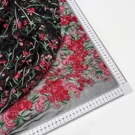 Розово красные на черной