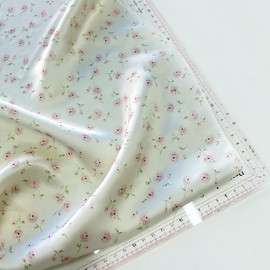 Розовые на айвори