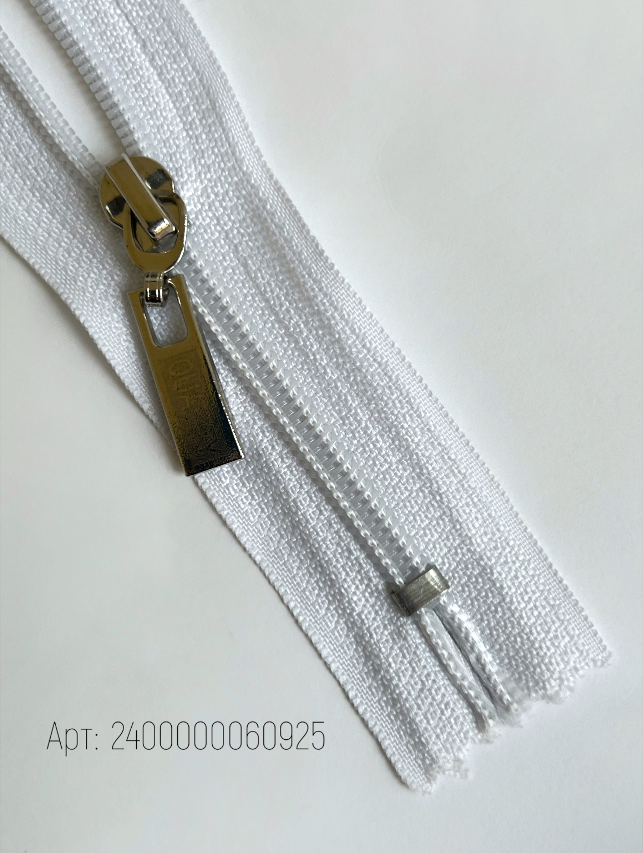 925