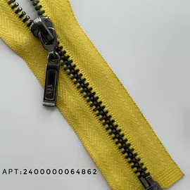Жёлтый