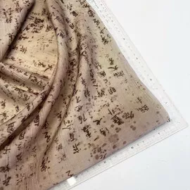 на бежевом