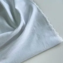 белый