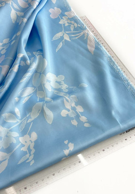 Вискоза STEPHANI Крупные белые силуэты цветов Каталог тканей