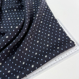 на синесереневом