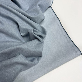 светло голубой