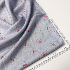 красный на голубом